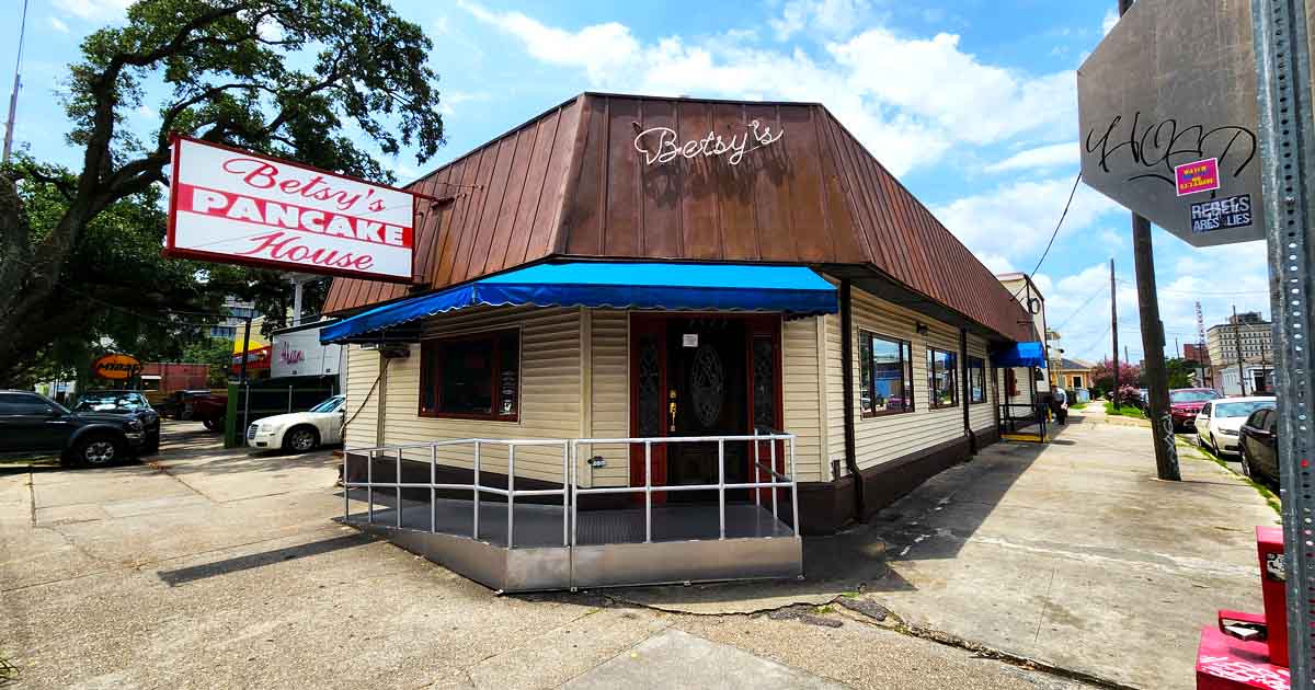 People Drive From All Over Louisiana To Eat At This Down-Home Pancake House