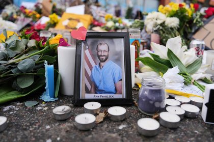 New videos show Alex Pretti scuffled with ICE days before death