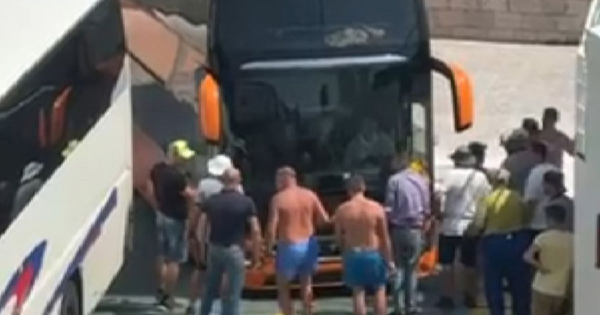 Drama u Hrvatskoj! Autobus sa srednjoškolcima zapeo na trajektu za Korčulu