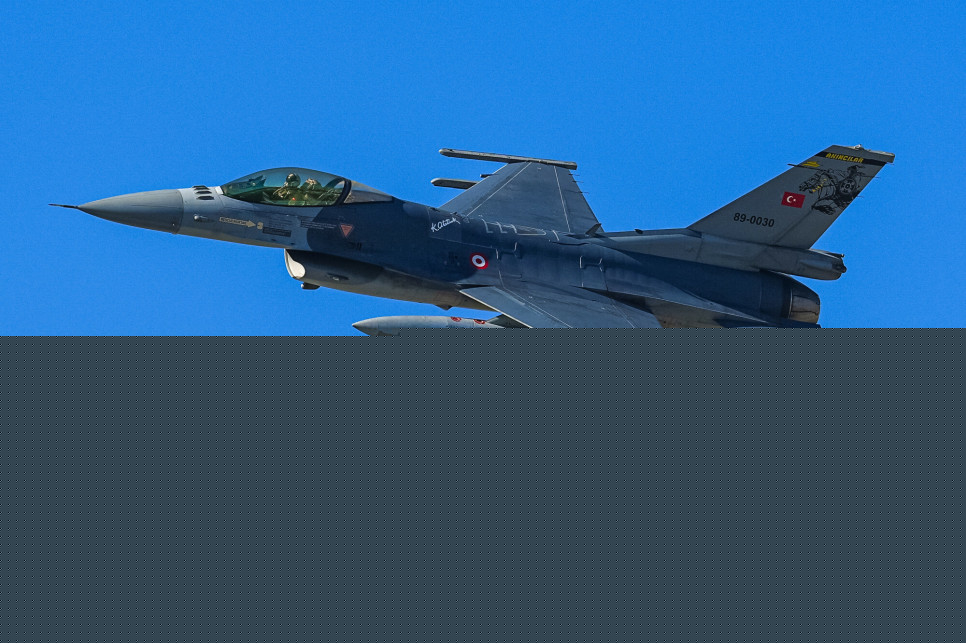 Rozbił się turecki myśliwiec F-16. Potężna eksplozja i słup dymu