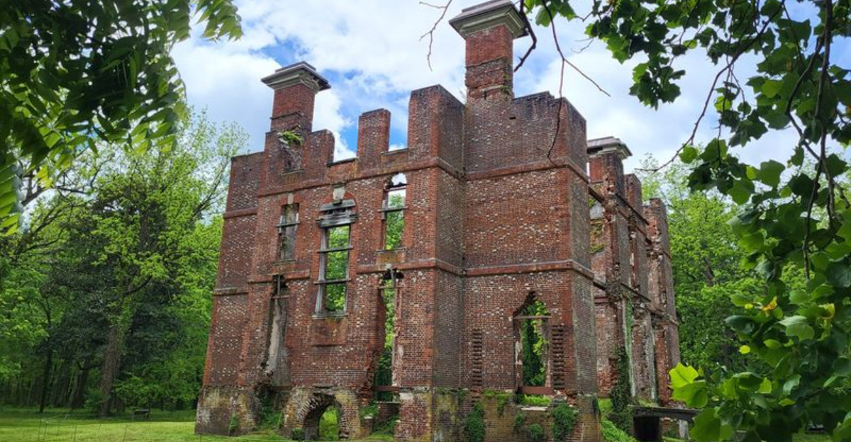 Abandoned 120-Year-Old Mansions Hidden Across The American South