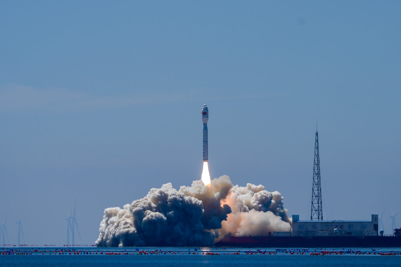 Cina: lanciati dal mare due satelliti iperspettrali nello Shandong