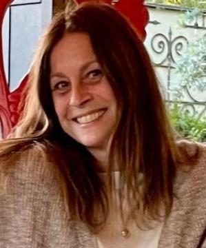 Angela non ce l’ha fatta. Addio alla prof d’inglese, stroncata da un tumore