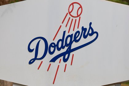 Dodgers Signing Hurler to Potential $800K Deal: Report