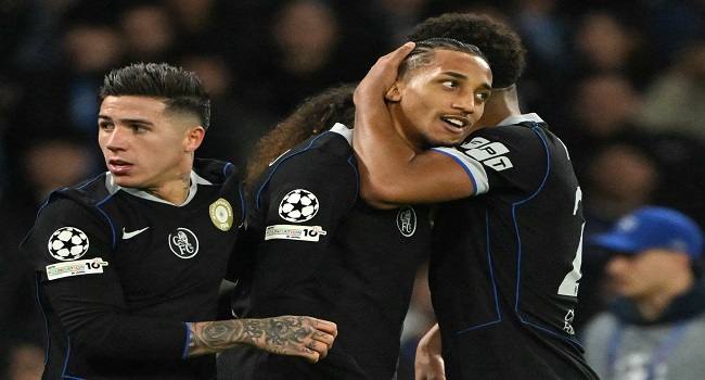 Pedro Double Fires Chelsea Into Champions League Last 16, Dumps Out Napoli
