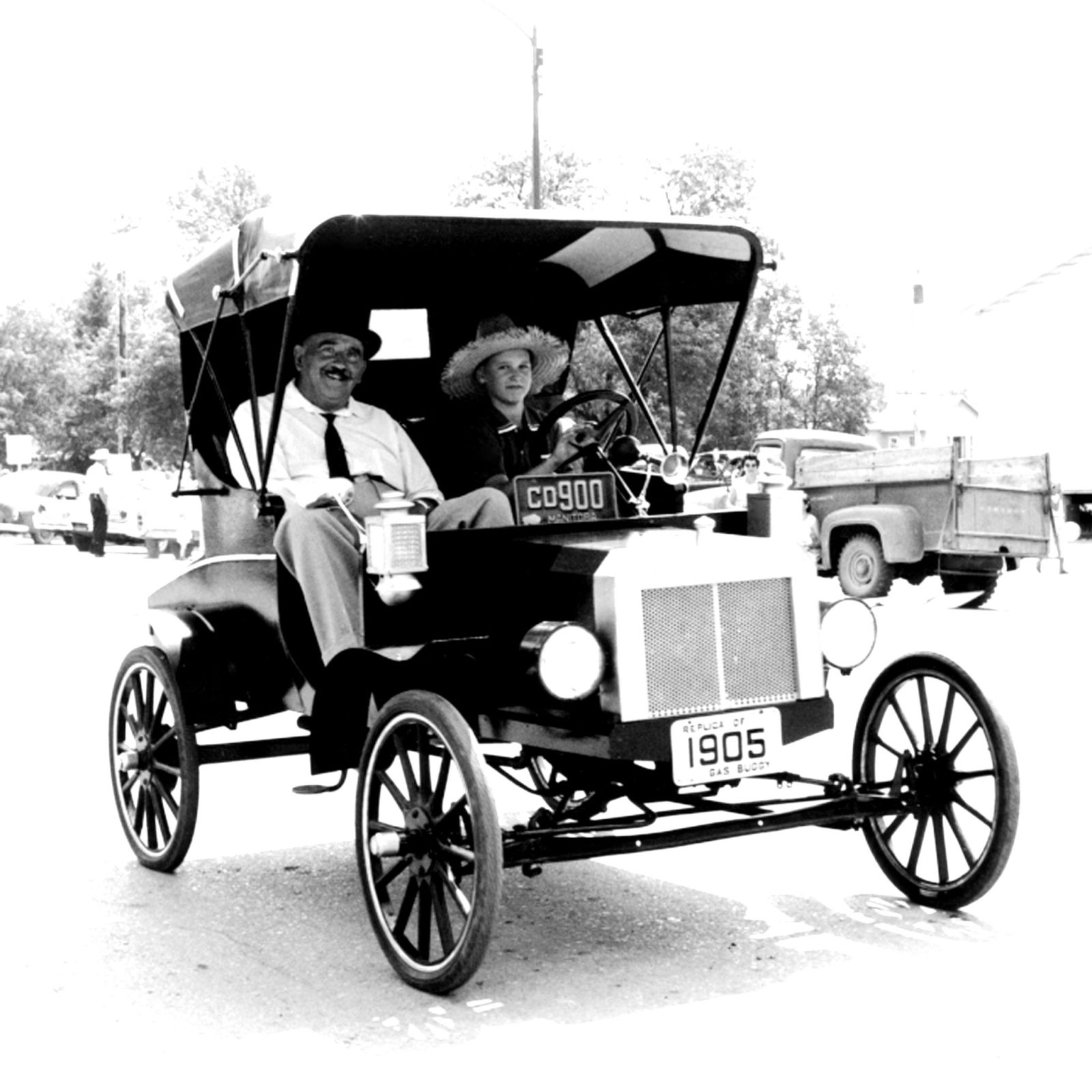COLUMN: Carillon Flashback Aug. 2, 1963 – Man who cannot move has built his own car