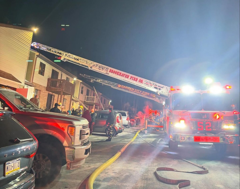 Family displaced in one of 2 fires at Brookhaven condo complex