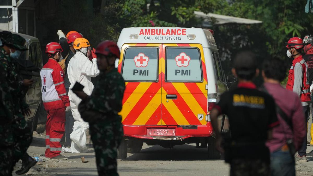 Death toll hits 13 after Indonesian school collapse