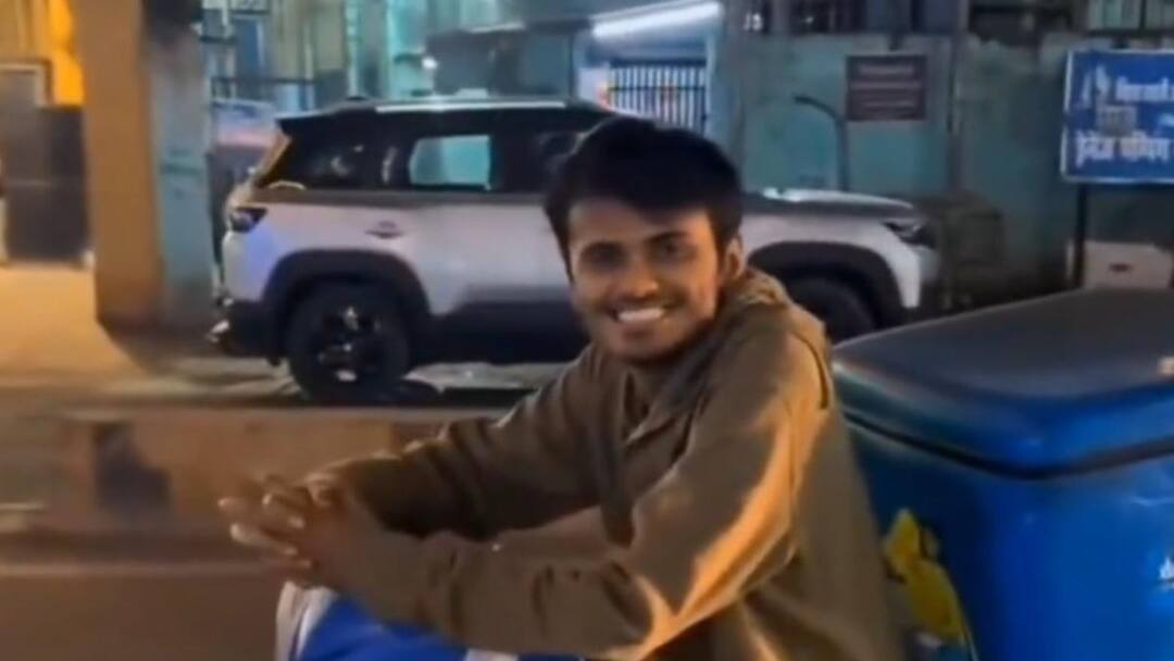 Mocked & Humiliated: Woman Films Ex-Schoolmate Working As Delivery Rider In Patna | Watch