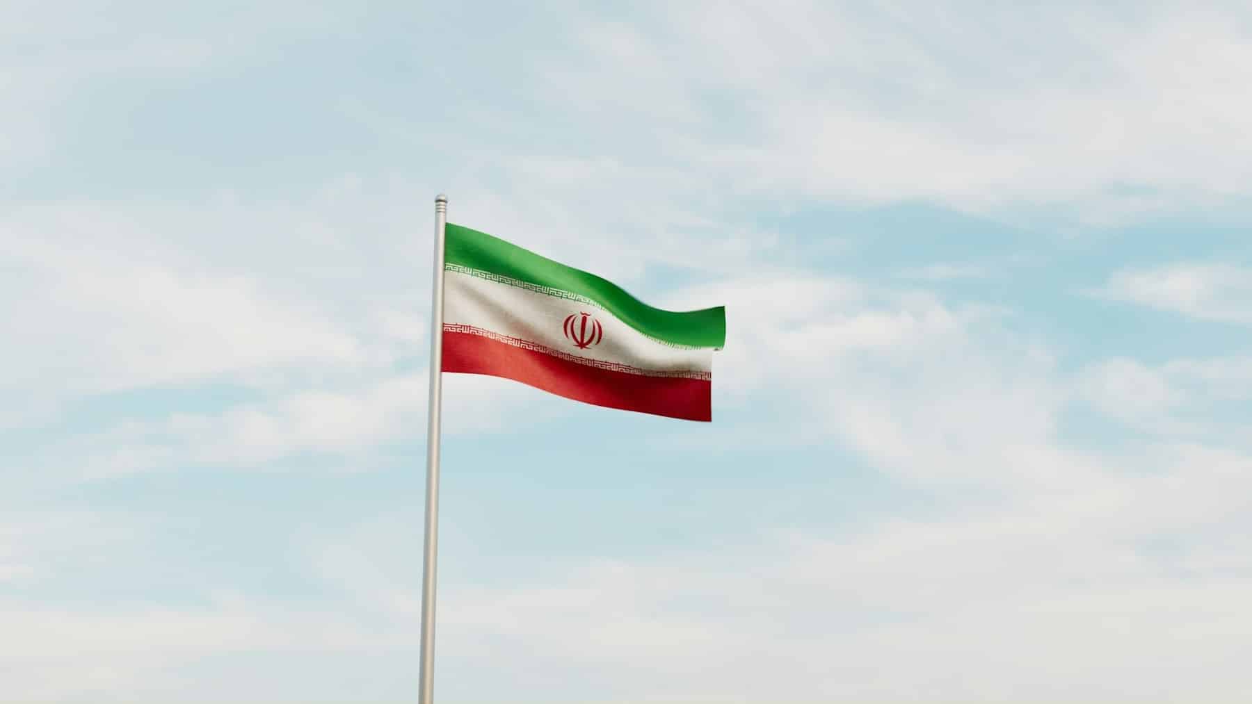 Irán eleva la tensión con EE. UU. y fija condiciones para levantar el bloqueo del estrecho de Ormuz