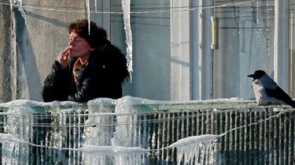 Russia's Emergency Ministry bans smoking on apartment balconies