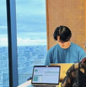Ex-CN Blue member Lee Jong-hyun halts SNS return after one day following 8-year hiatus