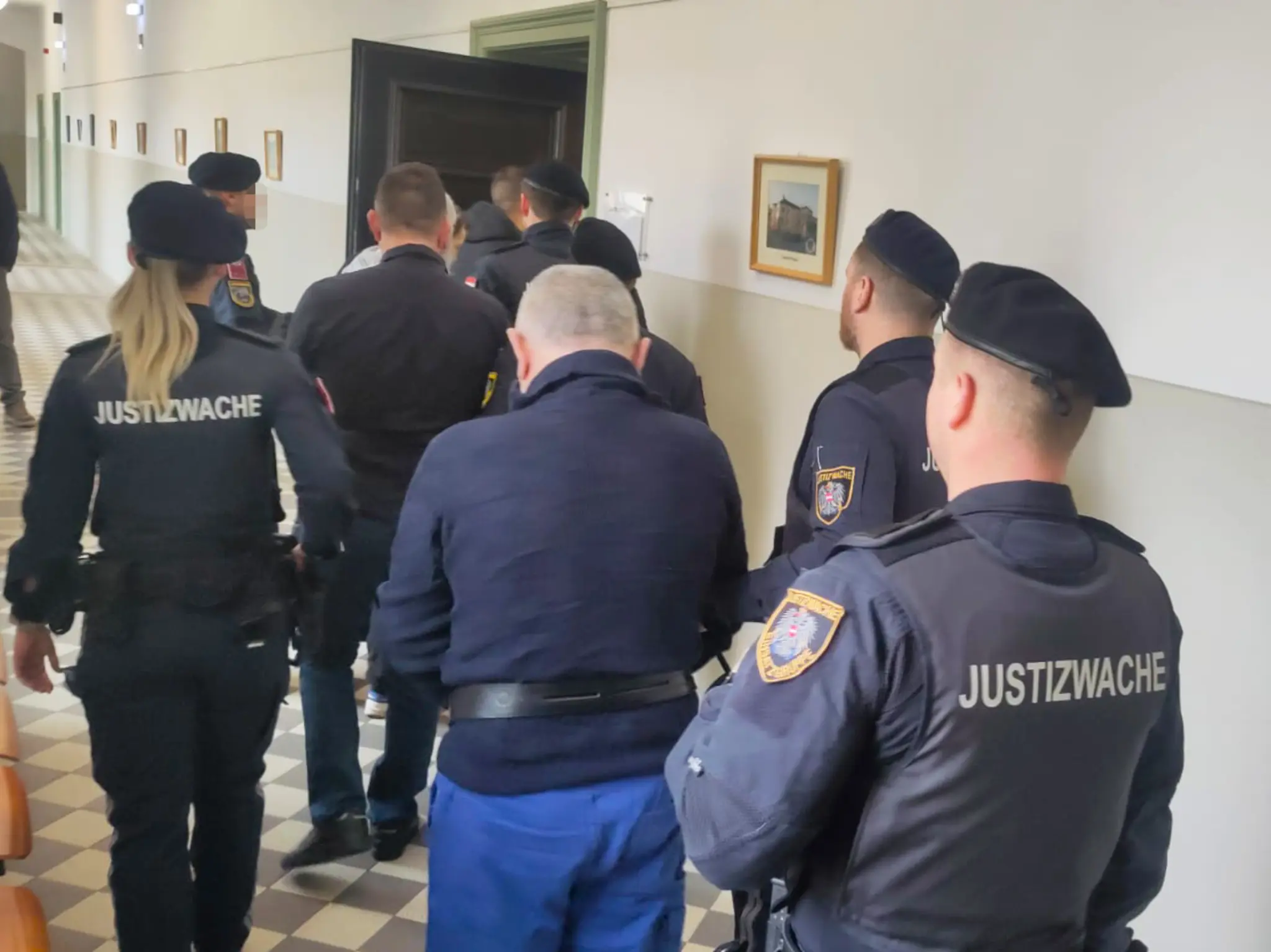 Lebenslange Haft für Albaner nach Home Invasion und Schüsse gegen Polizisten