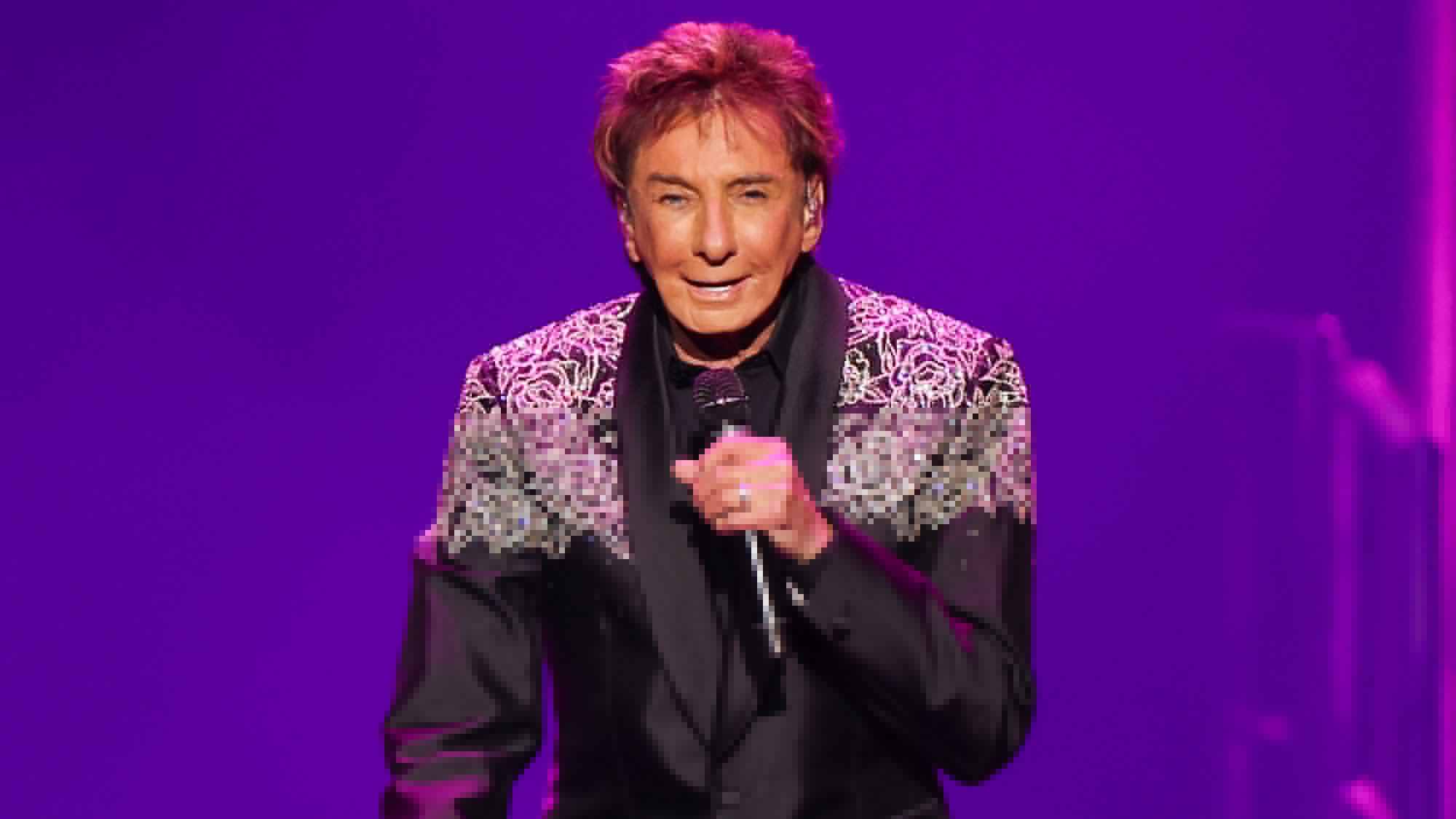 Barry Manilow Delays Lexington Performance Minutes Before Showtime