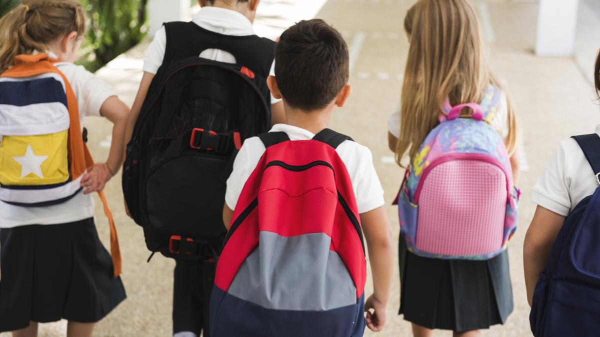 Profesoară, bătută după ce a certat un băiat de 7 ani în excursie, la Predeal. Părinții, de 27 și 32 de ani, arestați pentru 30 de zile
