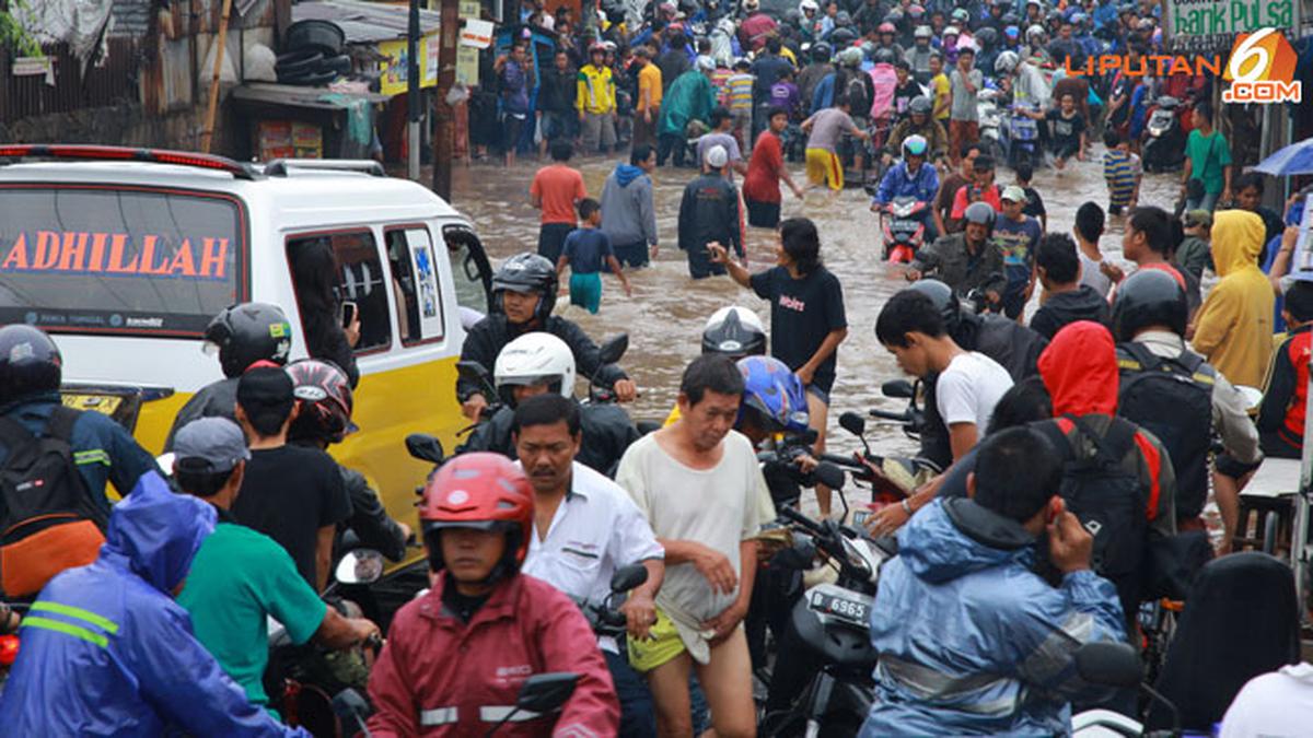Puluhan TransJakarta Mengalami Keterlambatan, Imbas Genangan Air dan Macet
