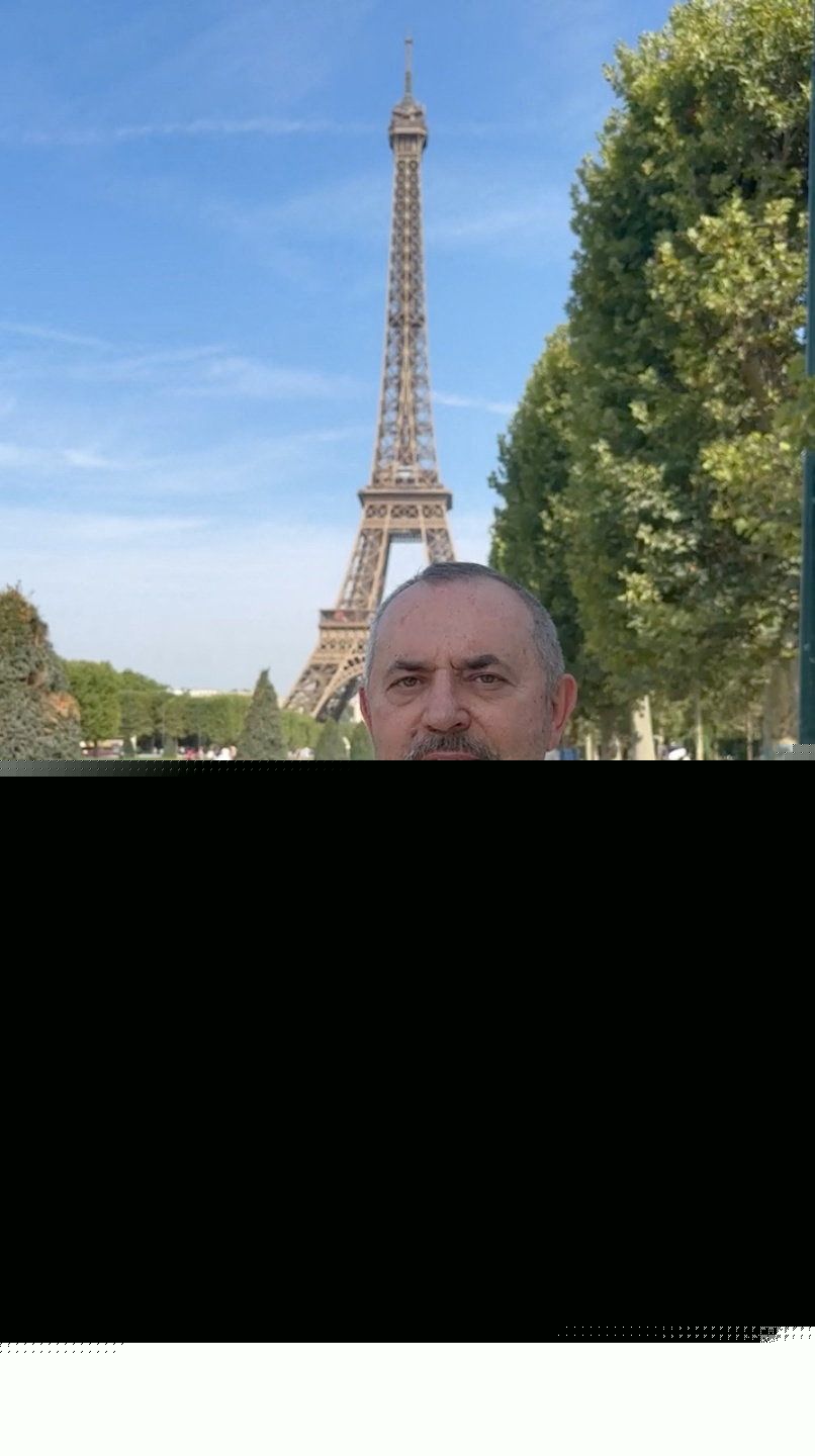 « Je suis vivant et en liberté » : l’opposant russe Boris Nadejdine, condamné dans son pays, annonce avoir rejoint la France