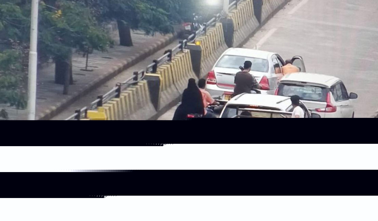 Two-wheelers decry lack of dedicated lanes on Hyderabad roads