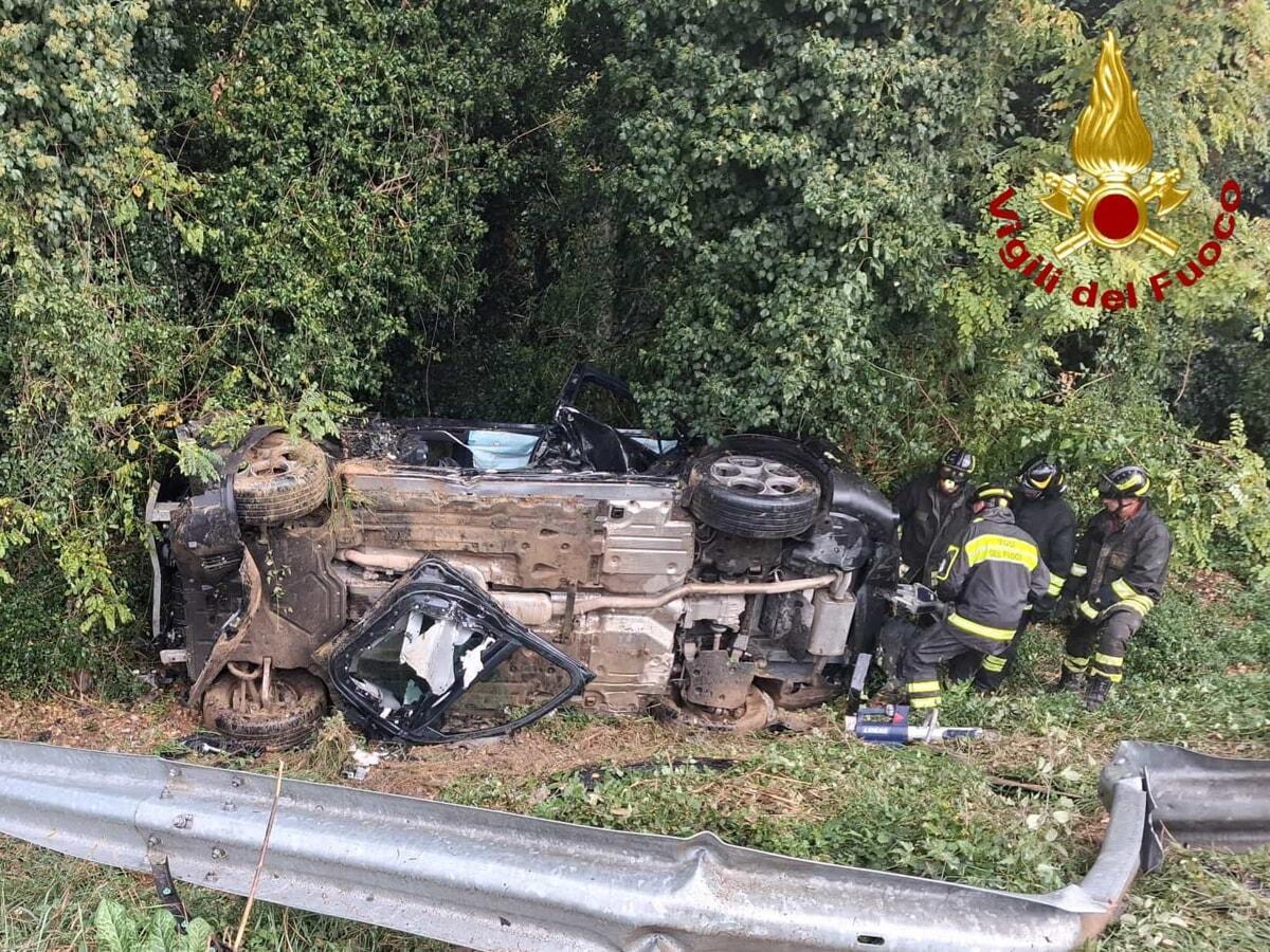 Tragedia sull’E45: vola fuori strada in auto. Morto Luca Franceschini, grave la moglie