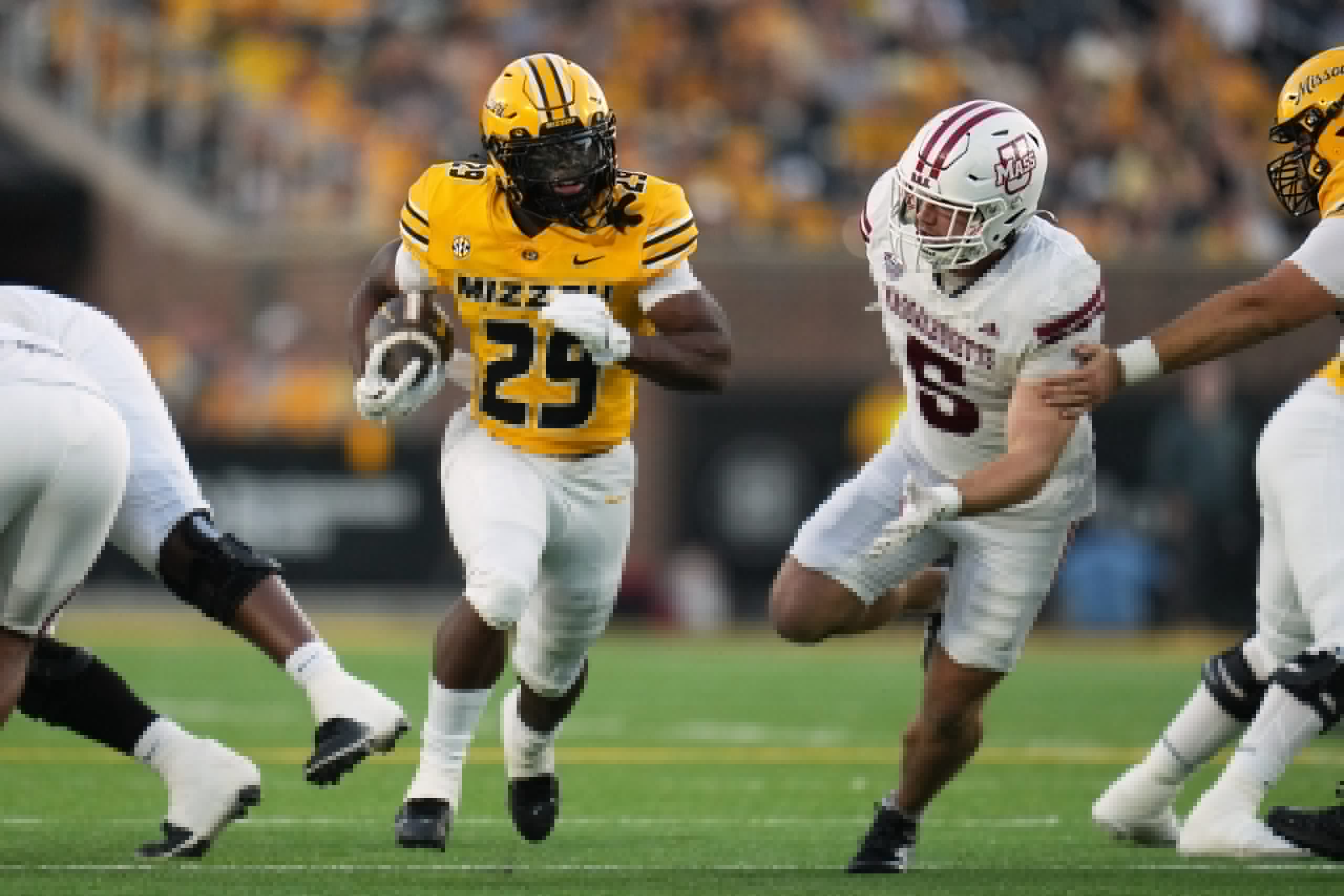 Pribula completes Missouri-record 21 straight passes, No. 20 Tigers beat UMass 42-6