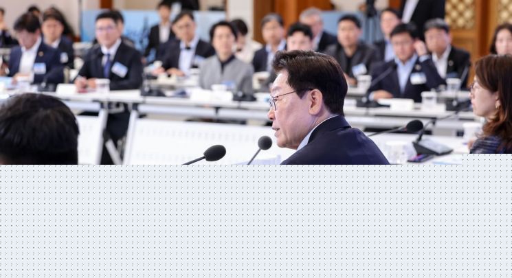 李대통령 "7대 시드기술이 새 메가프로젝트 될 것…확실히 뒷받침"