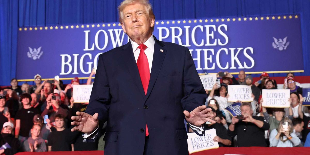 Watchdog warns Trump may be breaking records law with auto-deleting texts to leaders