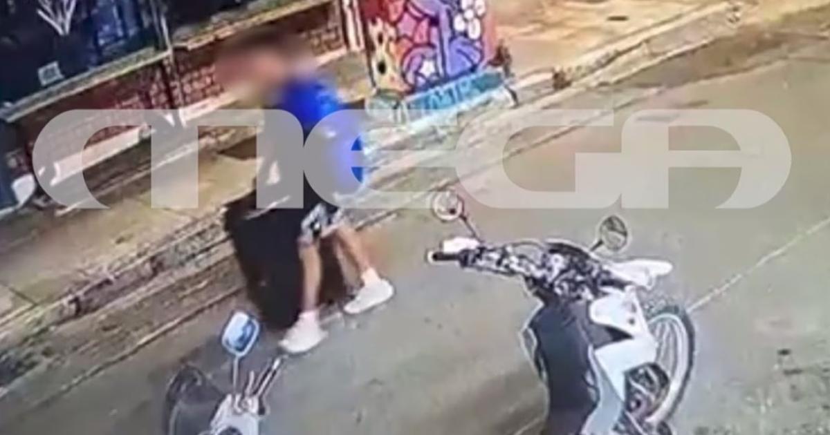 Φωτογραφία ντοκουμέντο – Η στιγμή που ο 26χρονος Αφγανός μεταφέρει σε βαλίτσα τη σορό της 38χρονης Βρετανίδας