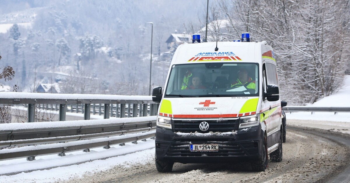 Mehrere Autounfälle - Zwei Kinder bei Schneeunfall leicht verletzt
