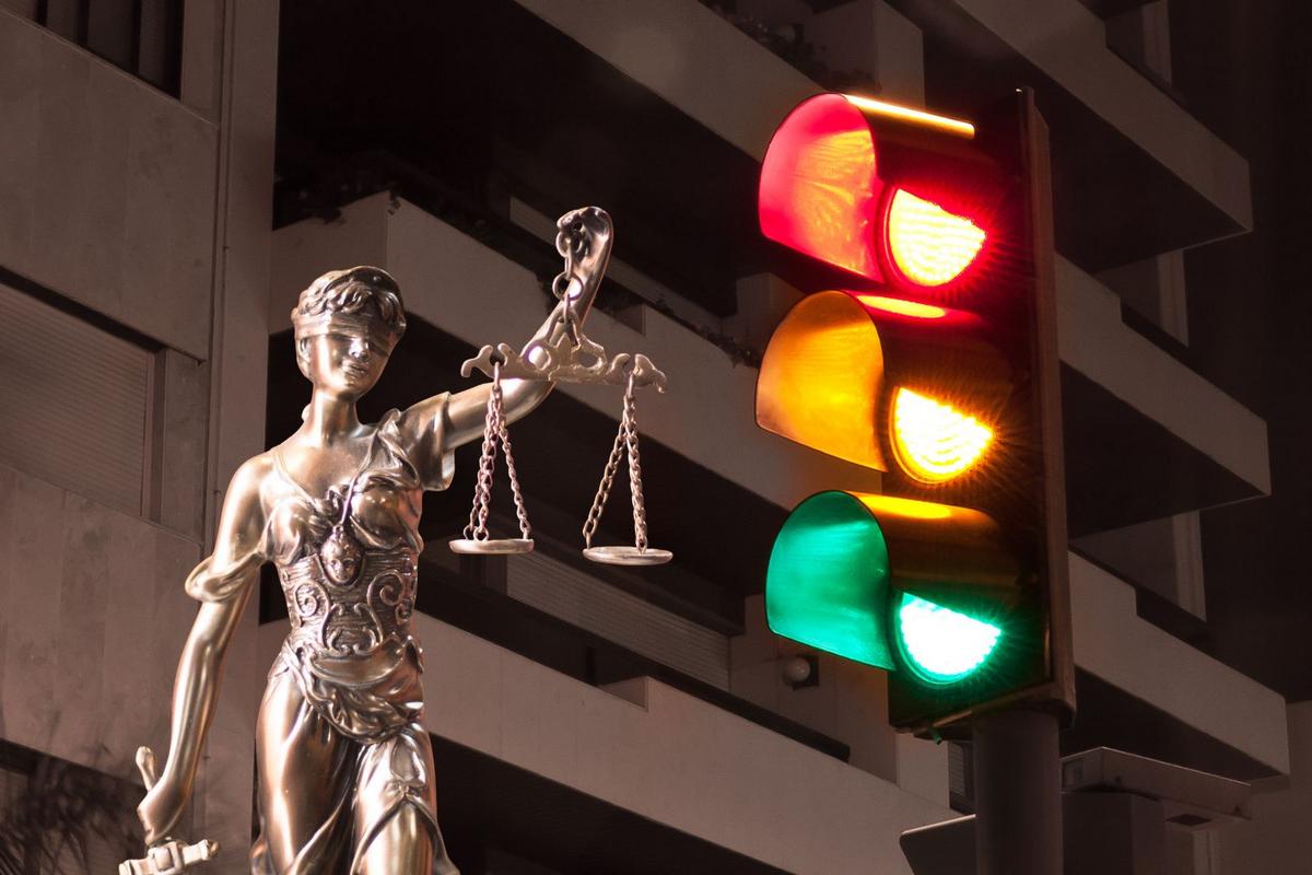 Are You Breaking the Law if You Get Out of Your Car at a Texas Stoplight?