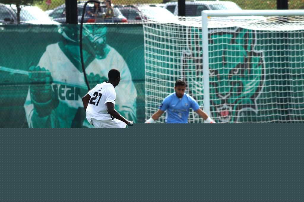 Men’s soccer suffers 3-2 defeat to UNH on homecoming