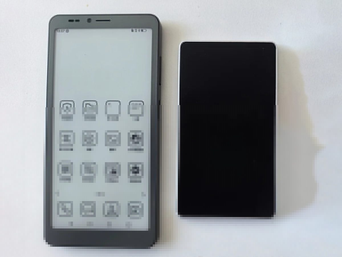 New Hisense e-ink phone appears in real-life images with detachable secondary display