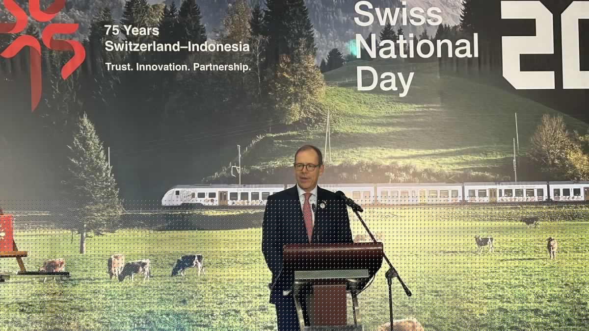 Dubes Zehnder: Batik dan Jam Tangan Jadi Simbol Persahabatan RI-Swiss