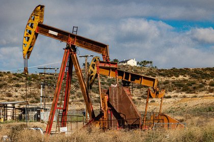 Oil Prices Hit Four-Month High as Geopolitical Risks and Supply Disruptions Intensify