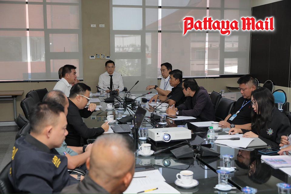 Pattaya City discusses measures to ease sidecar vendor congestion near Walking Street