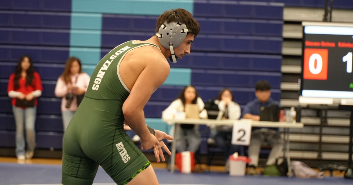 UIL District 15-5A Wrestling: DeLeon wins first district title, Bellino and Arevalo defend championship