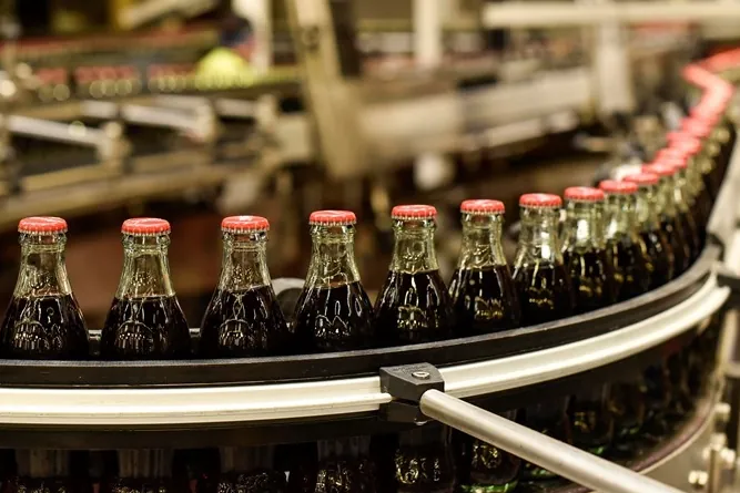 Coca-Cola acelera la consolidación de sus embotelladoras