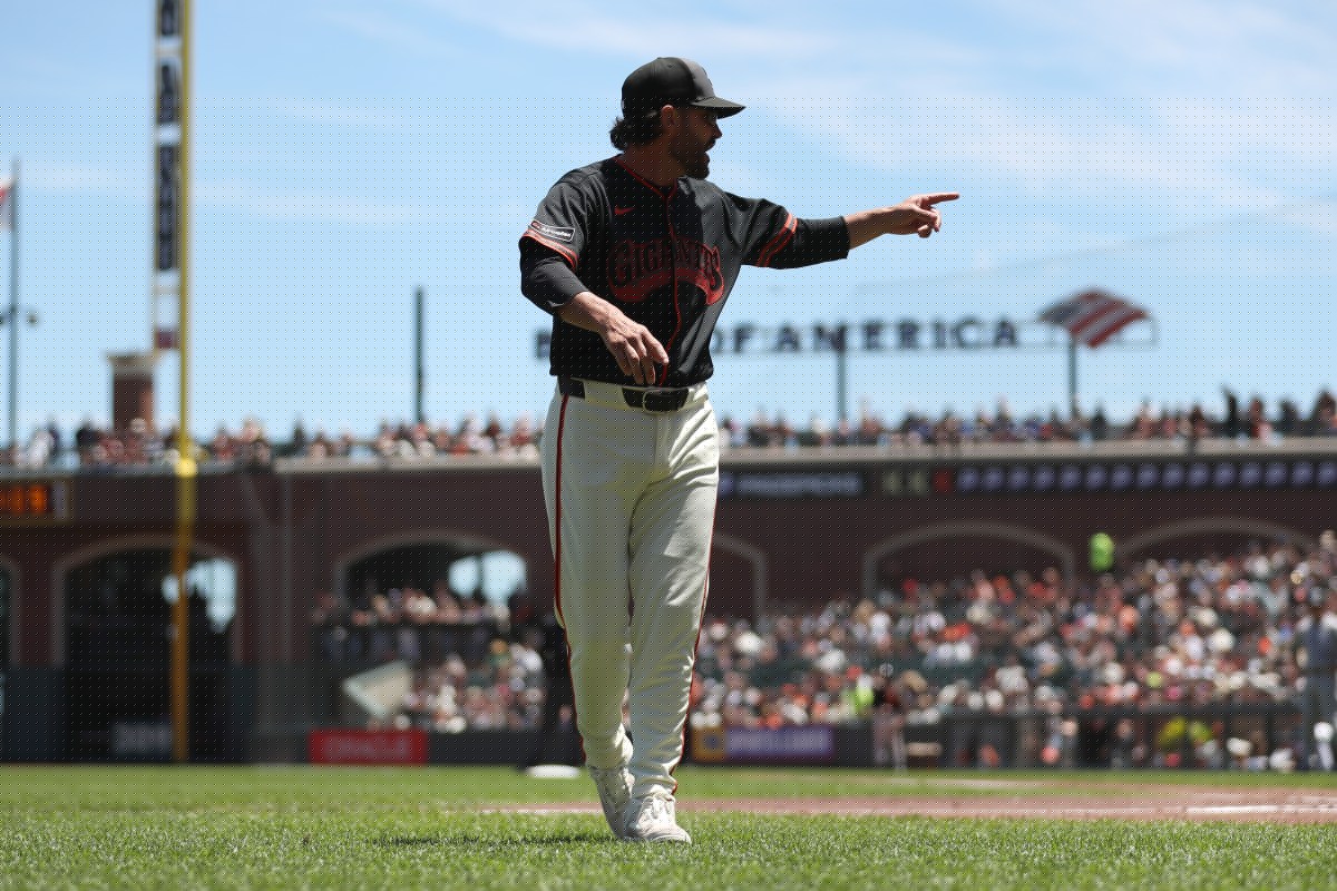 Giants Manager Ejected After Bizarre Non-Reviewable Call
