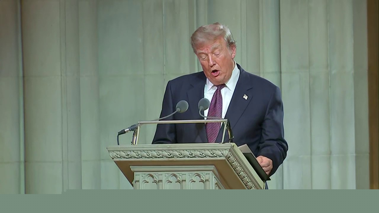 Donald Trump eulogizes Lindsey Graham [FULL]