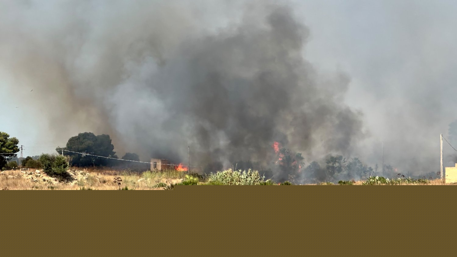 Marsala brucia, vasto incendio tra Ciavolo e Scacciaiazzo