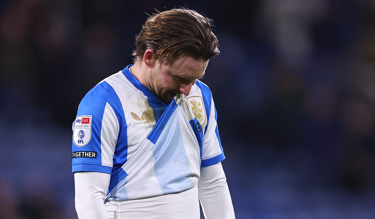 Fans slam ‘worst refereeing decision’ after EFL player’s bizarre red card