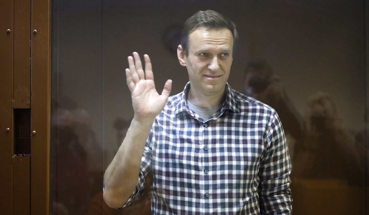 U.S., EU target top Putin aides over Navalny poisoning
