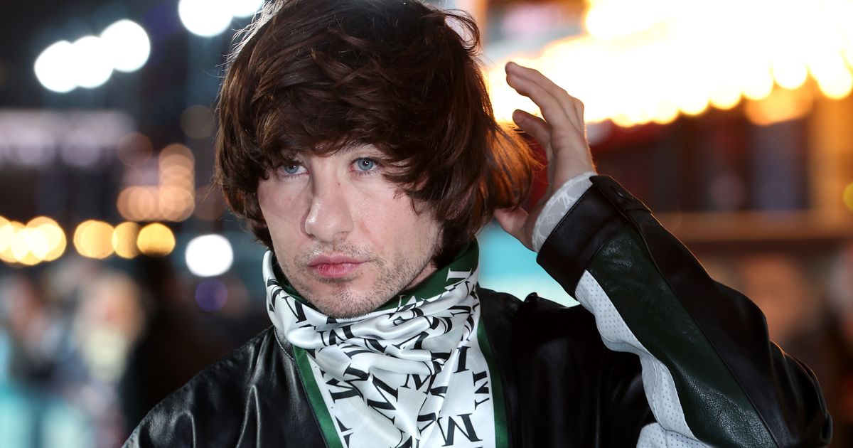 Barry Keoghan debuts Ringo Starr hairstyle on red carpet