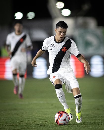 Diniz escala Vasco sem centroavante para a estreia no Brasileirão, diante do Mirassol