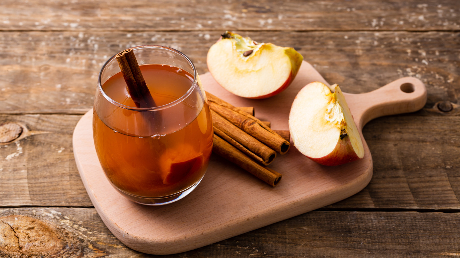 Give Apple Cider A Boozy Upgrade With A Splash Of 2 Liquors