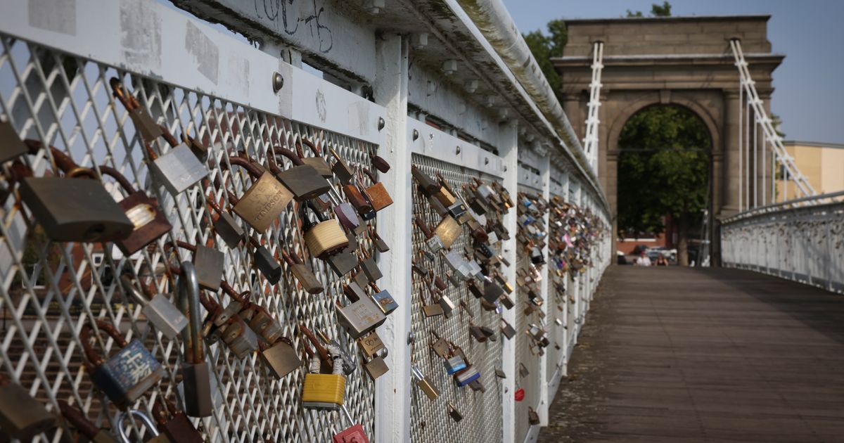 'Poignant' future revealed for thousands of love locks removed from Nottingham bridge