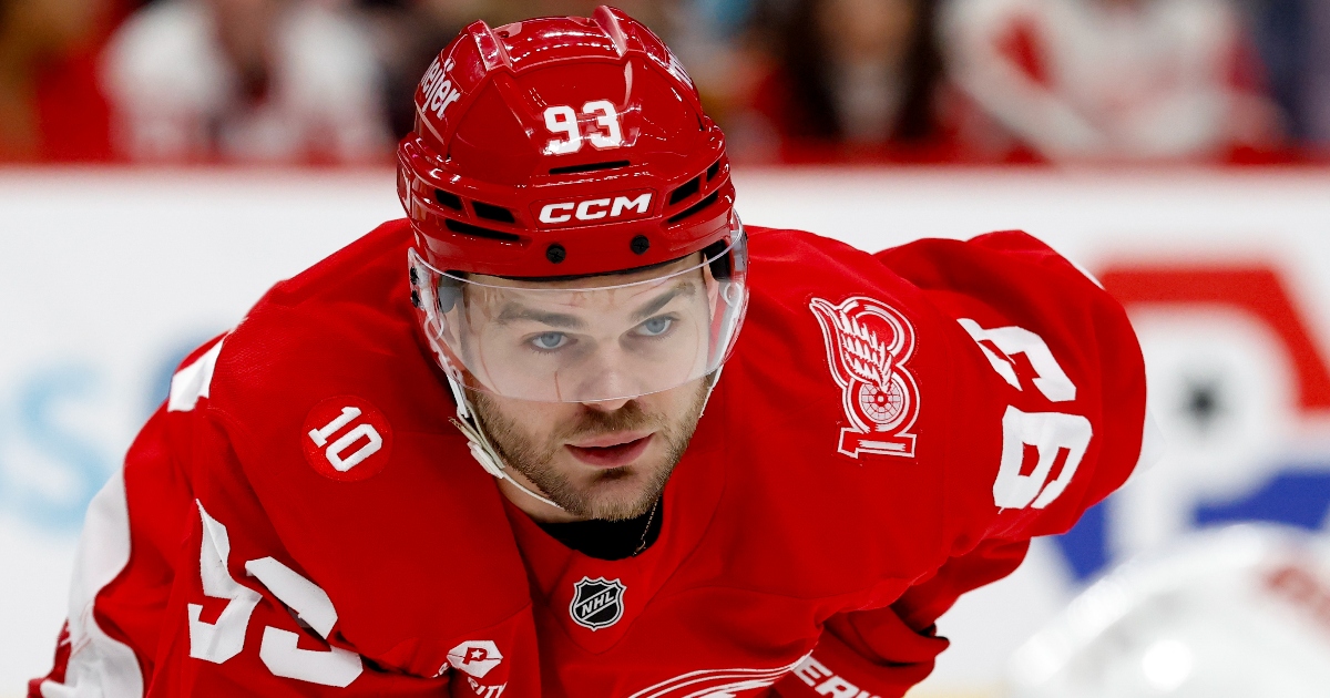 Alex DeBrincat bounces puck off of camera hole to score bizarre goal, send Red Wings vs. Capitals to OT