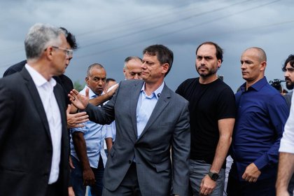 Visita de Tarcísio a Bolsonaro reforça planos de reeleição e esquenta briga pela vice em São Paulo, dizem aliados