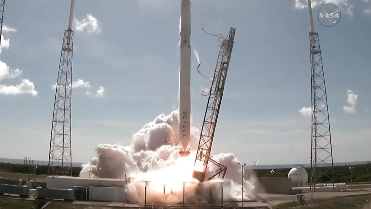 Sisa Roket SpaceX Falcon 9 Menghantam Bulan