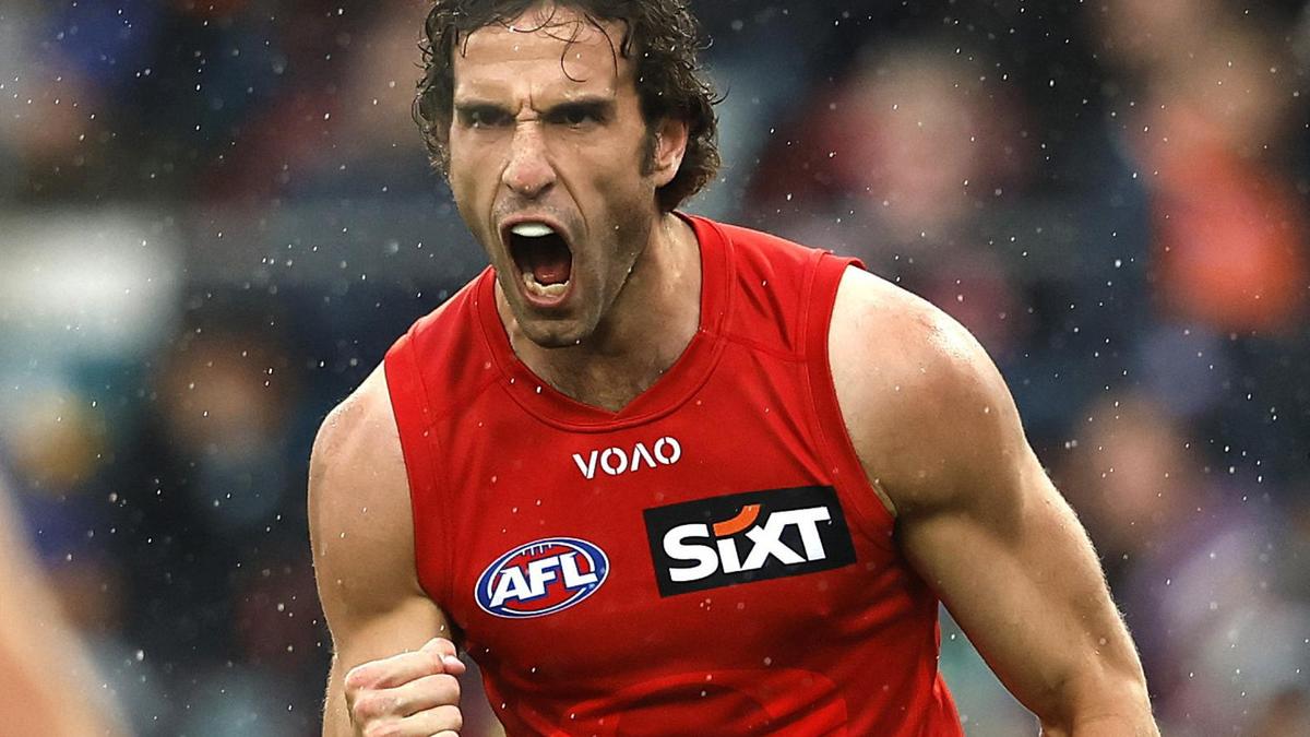 Gold Coast Suns snap 10-game losing streak to dent Giants’ finals hopes