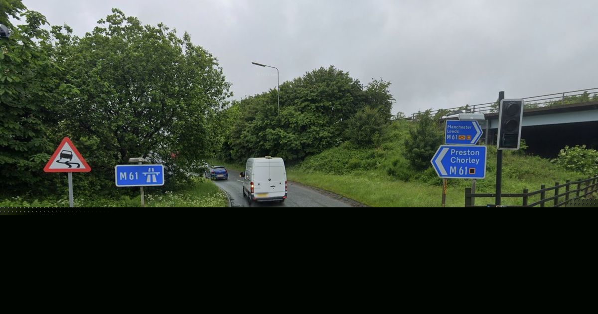 Traffic STOPPED on Greater Manchester motorway after crash